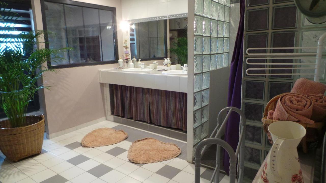 Chambre D'Hotes Le Paon Blanc Monprimblanc Exteriör bild